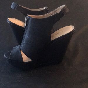 Black wedges with zipper